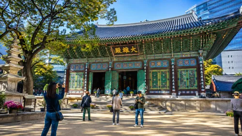 Admire the Daeungjeon